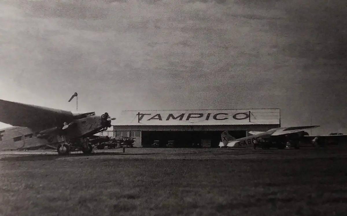 Desde los inicios de la aviación en México, Tampico ha tenido un lugar importante en esta forma de trasnporte. Libro Puertos del Aire